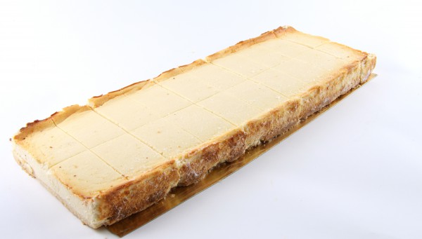 Omas Käse-Blechkuchen geschnitten