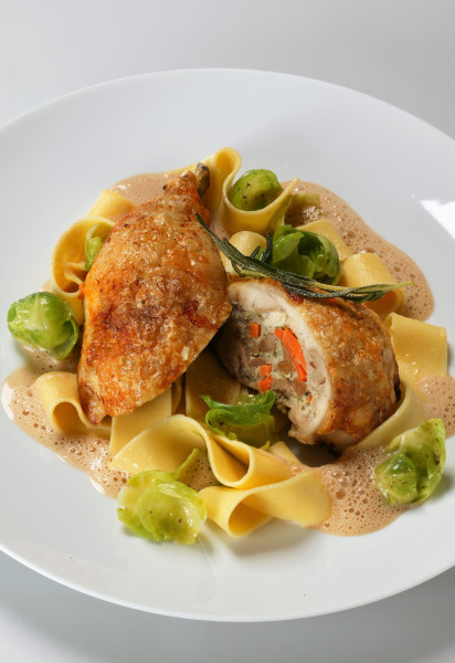 Maispoulardenkeule mit Pfifferlingfüllung