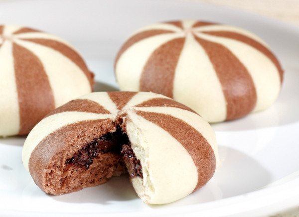 Mini Kaiser-Germknödel, zweifarbig, mit Schokoladencreme Premium Line