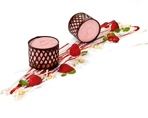 Himbeermousse im Schokoladengitter
