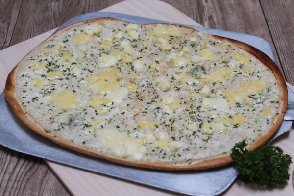 Flammkuchen "3 Käse" Handgefertigt