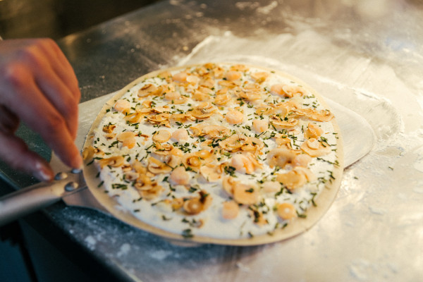 Flammkuchen "Crevettes mit Champignons" Handgefertigt