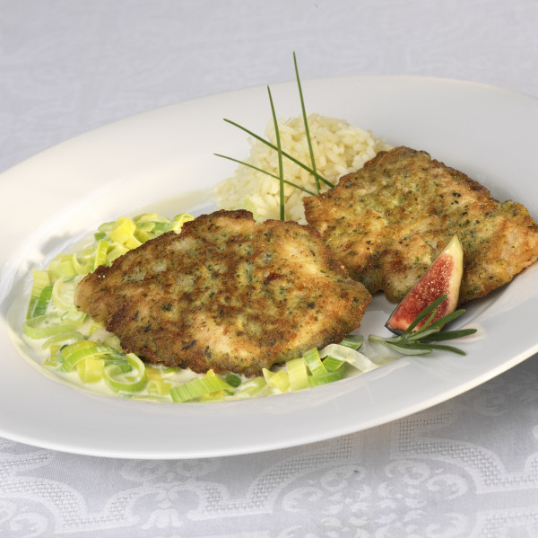 Putenmedaillon in Ei-Kräuter-Käse