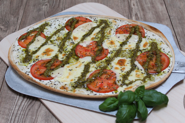 Flammkuchen "Caprese" Handgefertigt