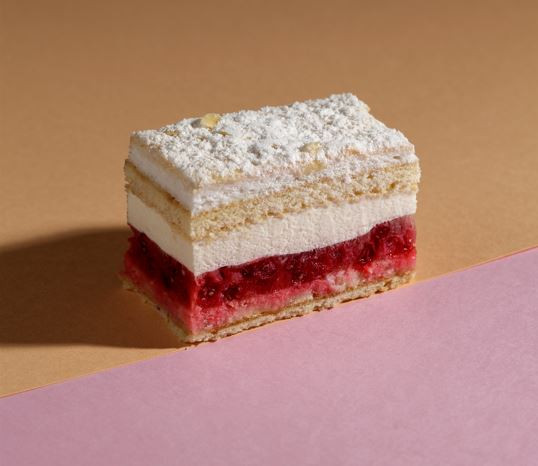 Johannisbeer-Baiser-Rahmschnitte Premium Line