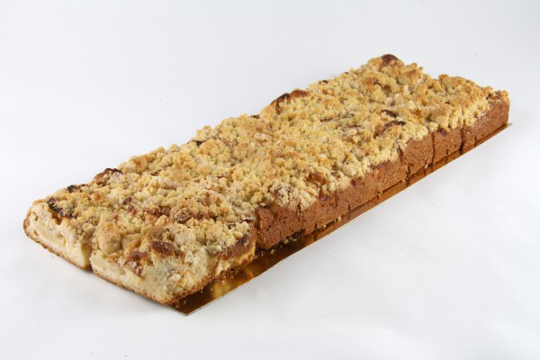 Apfelstreusel-Blechkuchen geschnitten