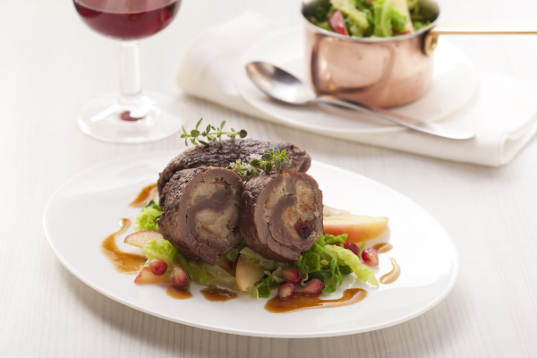 Hirschroulade mit Cranberries und Dunstäpfeln