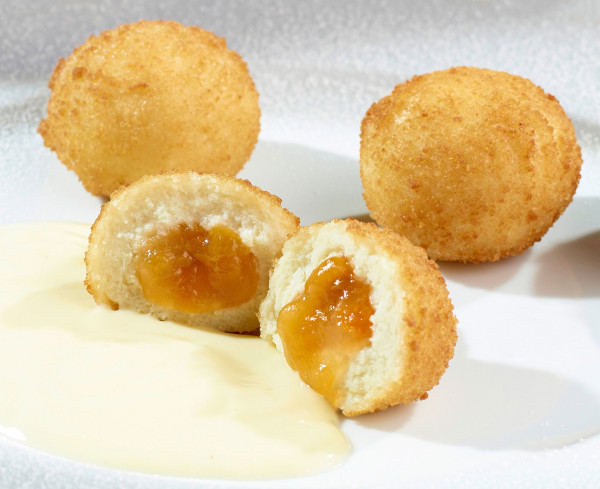 Marillenknödel mit Marillenfruchtfüllung, gebröselt Premium Line