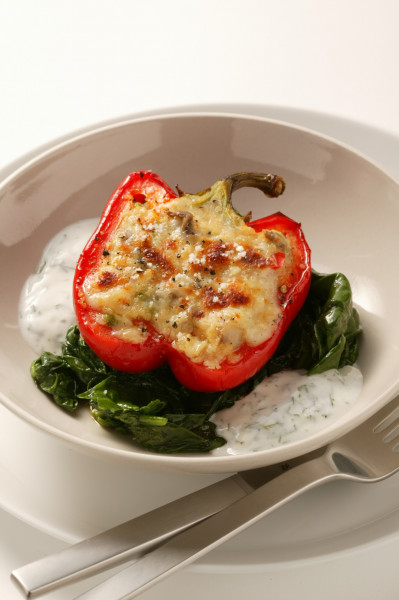 1/2 rote Paprika mit vegetarischer Bulgurfüllung