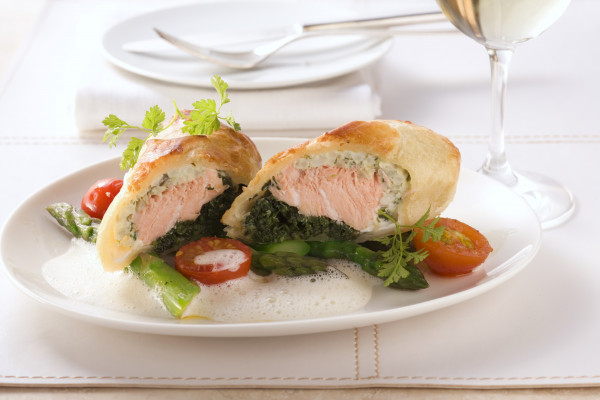 Lachs im Blätterteig, portioniert