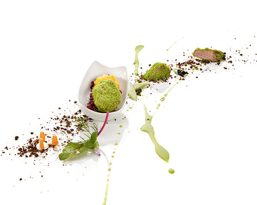 Schweinebäckchen auf Rotkohl und Karotten-Thymian-Mousse