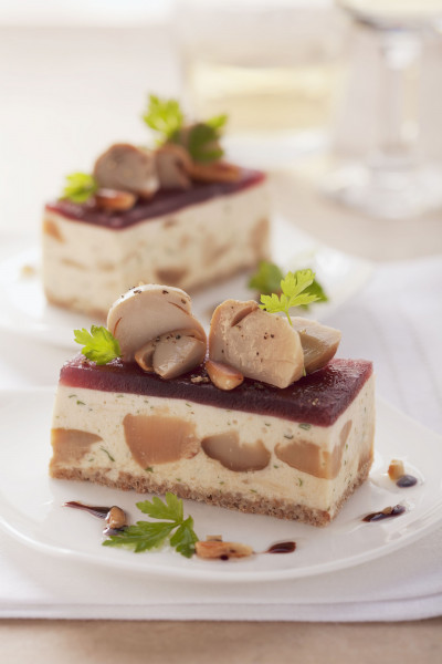 Schnitte von Steinpilztiramisu
