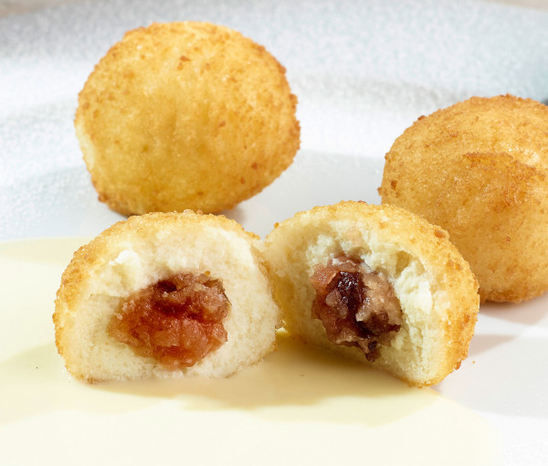 Zwetschgenknödel gefüllt mit Zwetschgenfruchtfüllung, gebröselt Premium Line